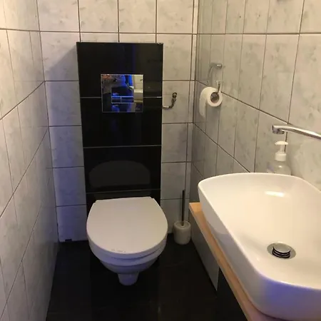 אכסניה Tanie Blisko Lotniska פוזנן