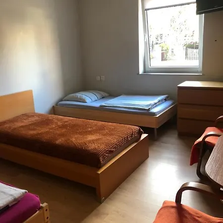 Tanie Blisko Lotniska אכסניה