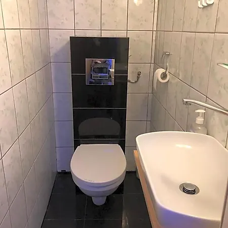 Tanie Blisko Lotniska Hostel *