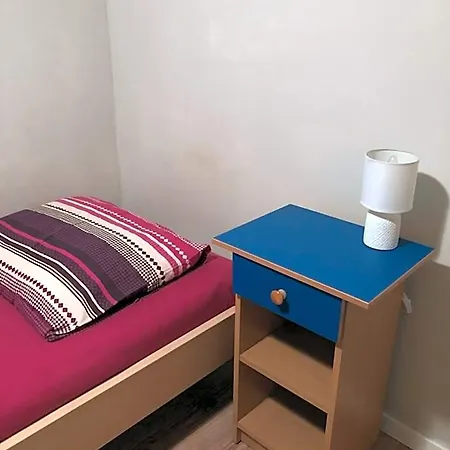 Hostel Tanie Blisko Lotniska *