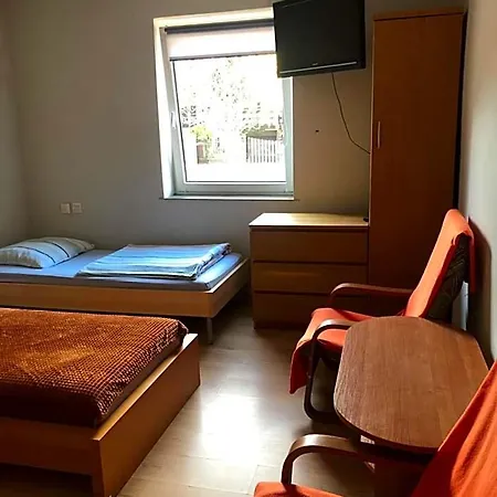 Hostel Tanie Blisko Lotniska *