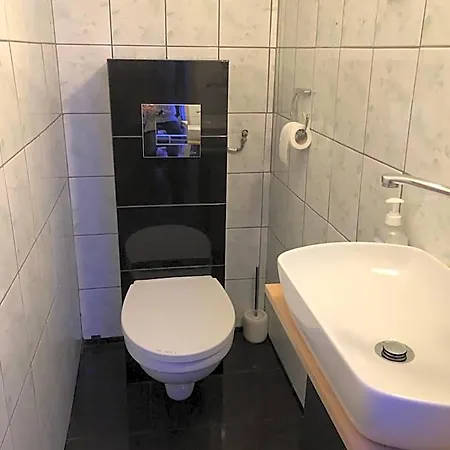 Hostel Tanie Blisko Lotniska *