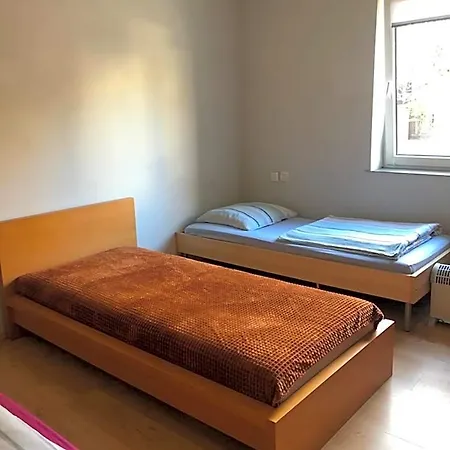 Hostel Tanie Blisko Lotniska *