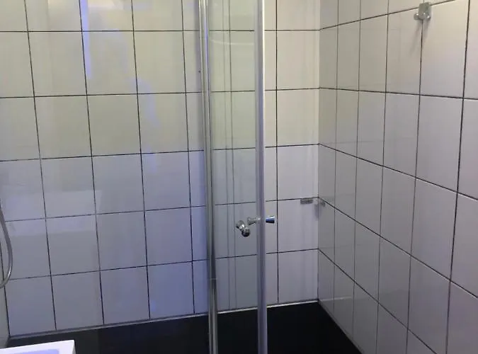 Tanie Blisko Lotniska אכסניה *